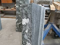 Gegensätze in der Stein-Verarbeitung: Roh und geschliffen